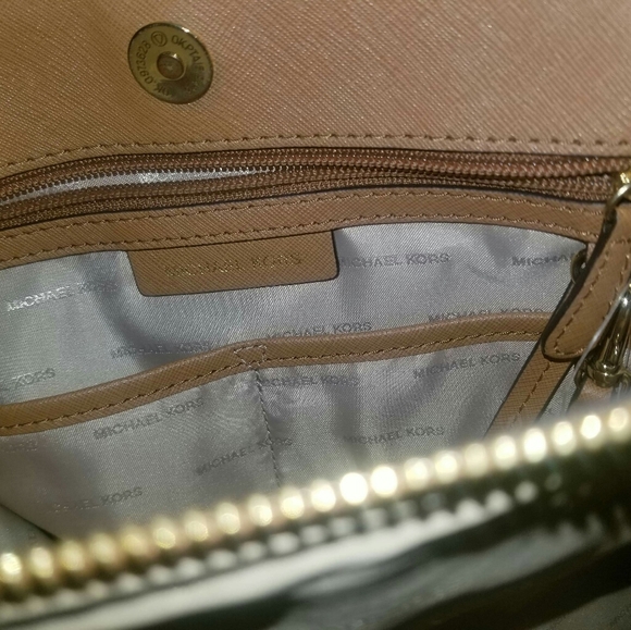 *Sold* Michael Kors Purse - Picture 3 of 4